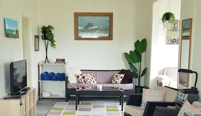 Character Crib, 300m from Riverton's Taramea Bay popular swimming beach!