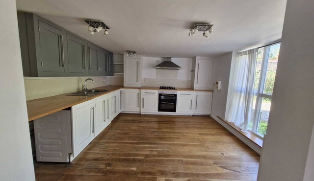 Character Grade 2 listed 2 bedroom cottage in Hurst Green