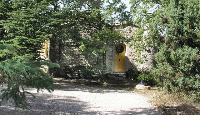 Character house with swimming pool set in Provencal garrigue.