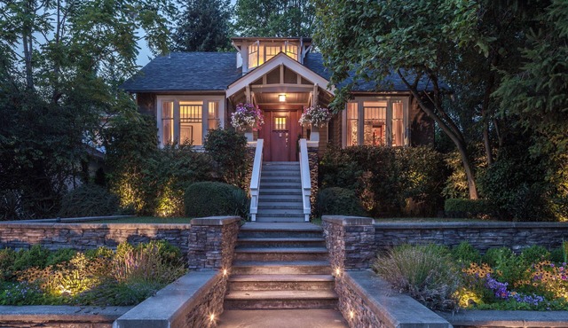 Character Home with Garden and Views in North Vancouver-monthly stays