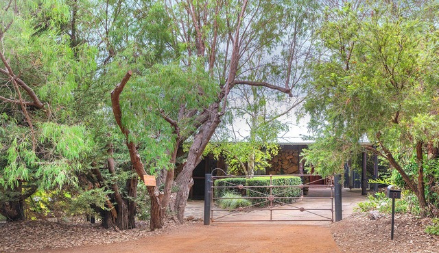 Characterful 3 bedroom cottage walking distance to stunning Margaret River town!