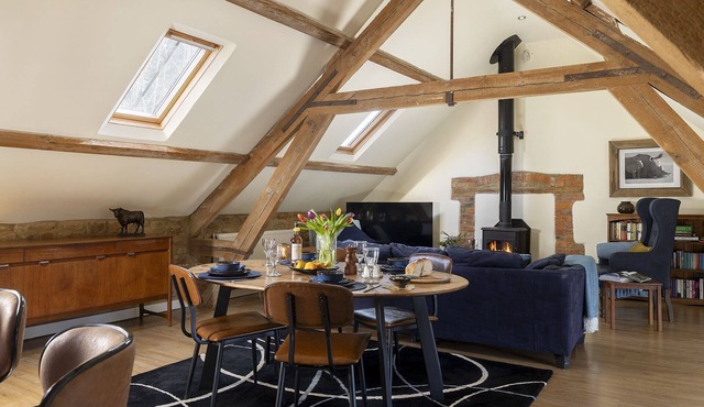Characterful and spacious dog friendly holiday cottage in the Cotswolds- The Granary at Oriel Farm