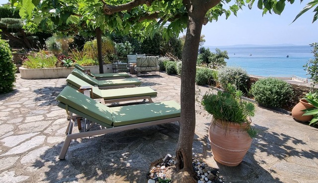 Characteristic villa with private pool 50 m from the beach