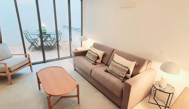 Charles V, 2BD/2BA, 6 people