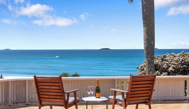 Charlesworth 15 - Sleeps 15, Beachfront Reserve, Pet Friendly, Amazing Views