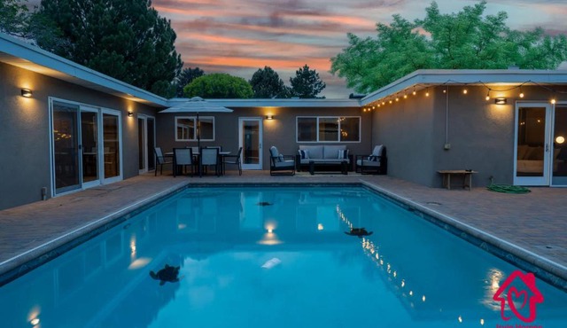 Charm of the Grande Oasis - An Irvie Home