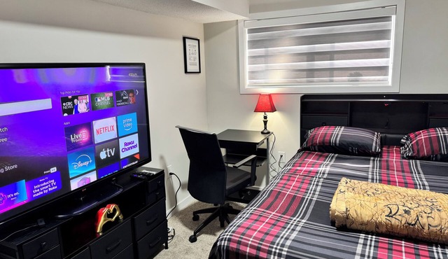 Charm Private Room in Beaumont near YEG Airport/Shared Bathroom/Shared Kitchen