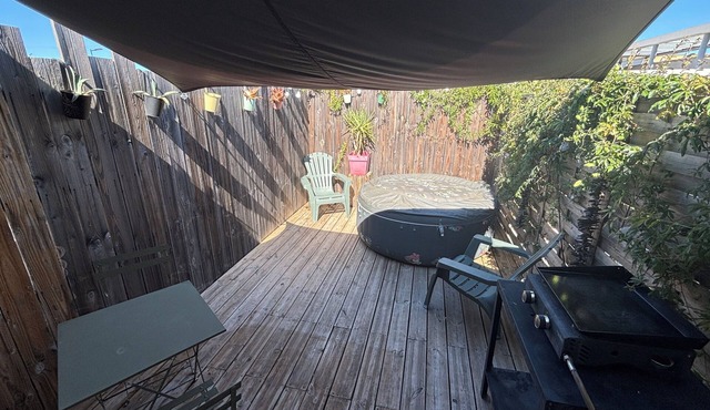 Charmant Studio Avec Jacuzzi et Terrasse