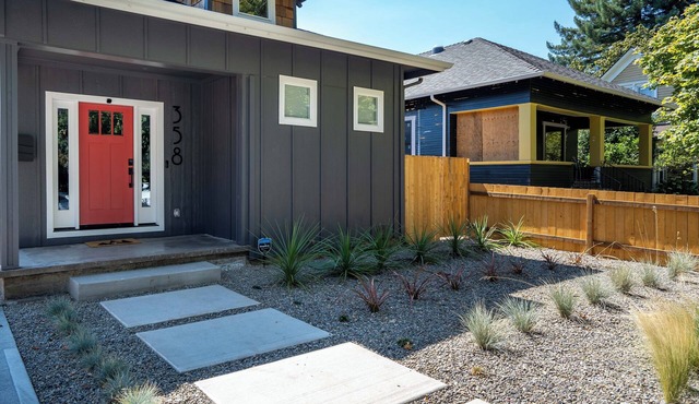 Charmer Downtown 3BR Home w Free Parking near UofO