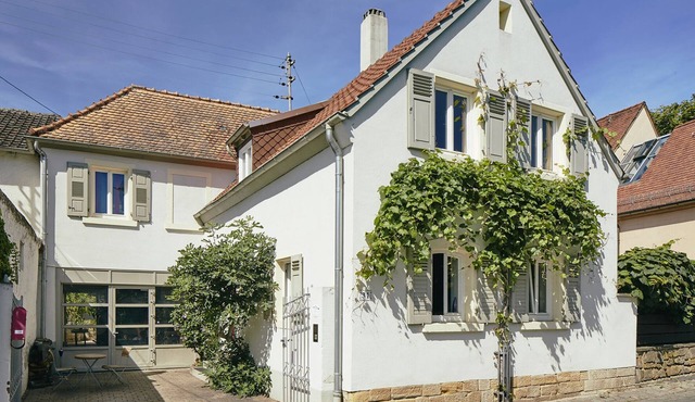 Charming house with shared use of garden