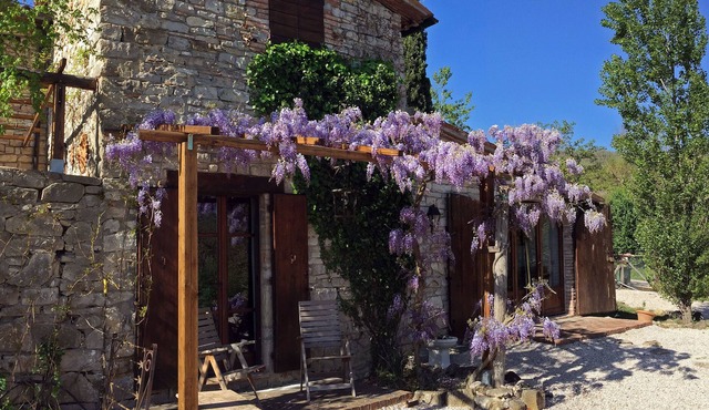 Charming house with private pool and stunning views on the Tiber valley