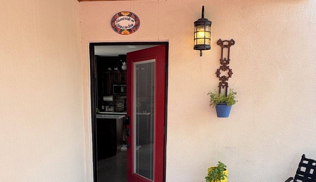 Charming 1-bdrm/1-bath casita. Located in beautiful Cobo Catalina neighborhood.