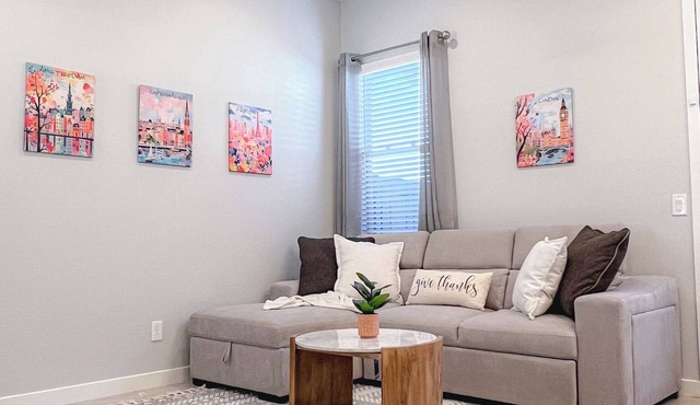 Charming 1-bedroom in Litchfield Park with peloton, WiFi, & many amenities!