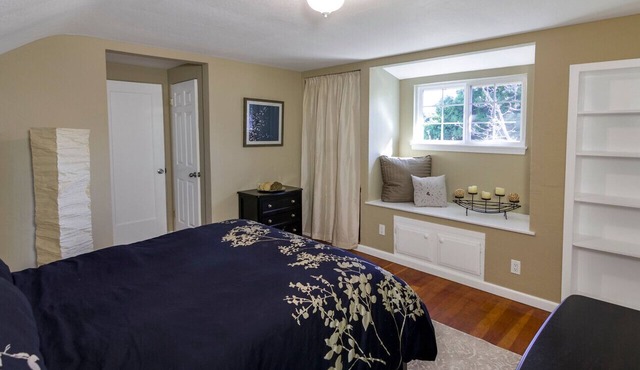 Charming 1-bedroom in a community style house in Prime location w/Pvt Bath