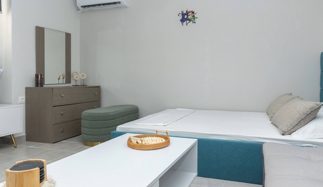 Charming 1-bedroom apartment in fabulous Keratsini with WiFi, AC