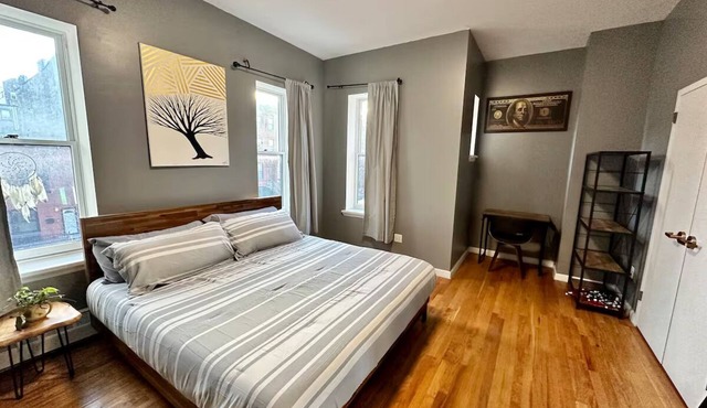 Charming 1-bedroom apartment in Brooklyn with Projector, 25 mins to Manhattan
