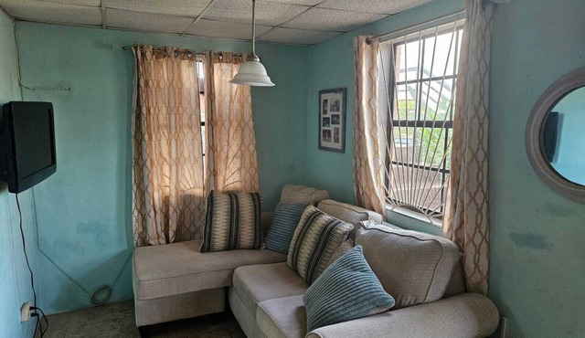 Charming 1-bedroom apartment in delightful Oxnards with WiFi, AC