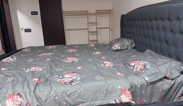 Charming 1-bedroom apartment with WiFi, AC in enchanting Chennai near PoesGarden