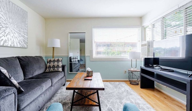 Charming 1 Bedroom Apartment Near University of Washington
