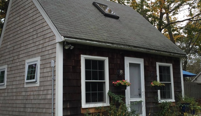 Charming 1 Bedroom Cottage Close To Beautiful Craigville Beach