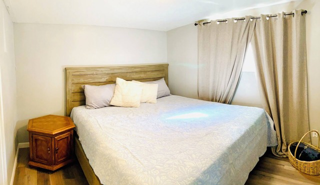 Charming 1-bedroom cottage in enchanting Arvada with AC, WiFi
