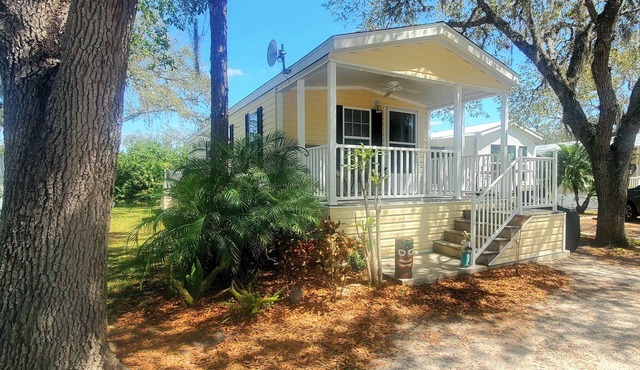 Charming 1-bedroom cottage in Ramblers Rest Resort Venice FL