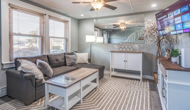 Charming 1-bedroom duplex apartment with WiFi, AC in peaceful Massapequa