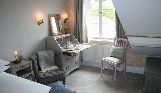 Charming 1 Bedroom Suite in the eaves.