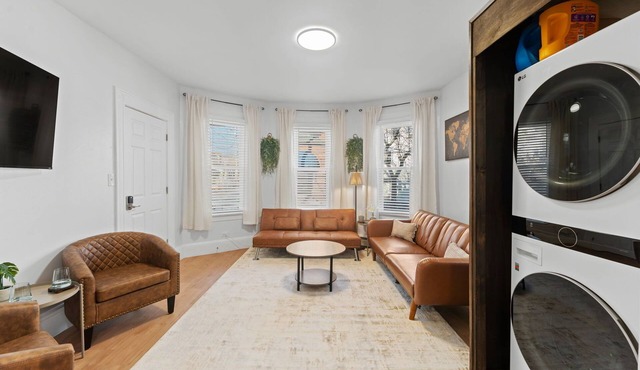 Charming 1-bedroom house with WiFi, AC in Providence