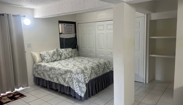 Charming 1-bedroom studio in the quiet hills of St Thomas with WiFi, AC