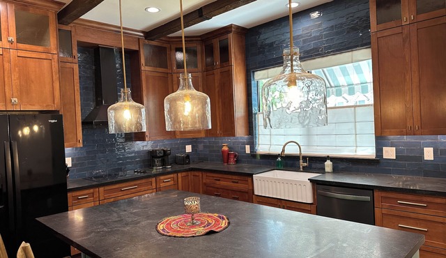 Charming 1-bedroom suite in Mesa with WiFi, AC