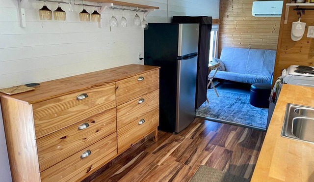 Charming 1-bedroom mini cottage in enjoyable Punta Gorda with WiFi, AC