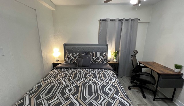 Charming 1-bedroom house unit in lovely Simi Valley close to a plaza with Stores