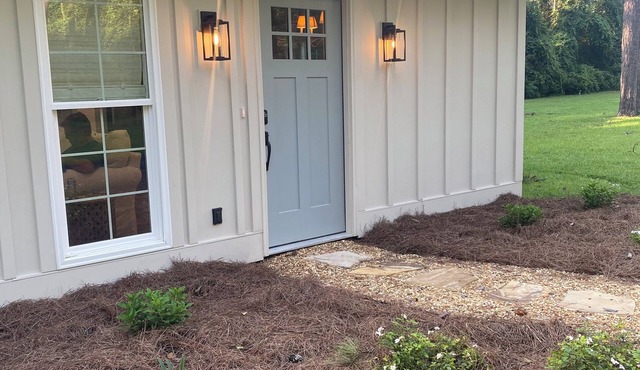 Charming 1-bedroom cottage in welcoming Thomasville with AC, WiFi