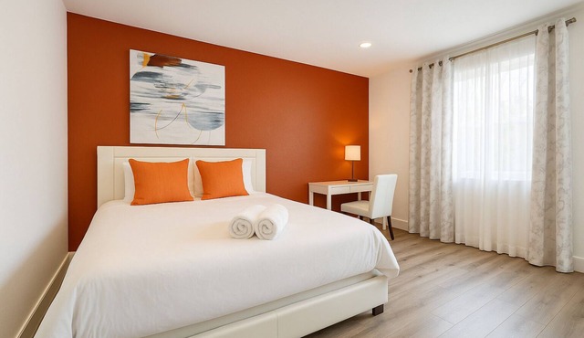 Charming 1-bedroom house in brilliant Westminster with WiFi, AC