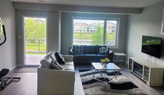 Charming 1-bedroom walkout pond backing suite with fitness machine, AC and bbq