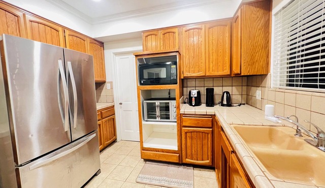 Charming 1-master room house in welcoming San Gabriel with AC, WiFi
