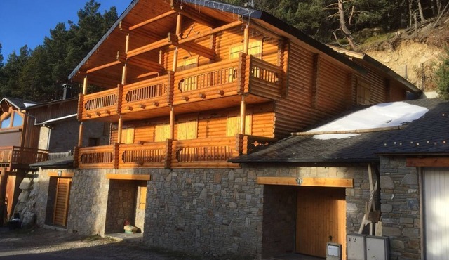 Charming 16Pax chalet 7 bedrooms 5 bathrooms 5 WCs including 3 suites