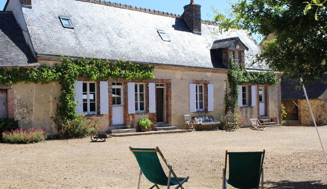 Charming 17th Century House with Modern Comforts, Large Garden, Garage, and Outdoor Activities