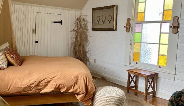 Charming 1900s Carriage House in New Orleans