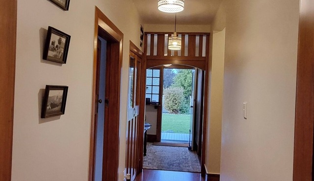 Charming 1920's character filled Bungalow! Modern twist. Minutes to town