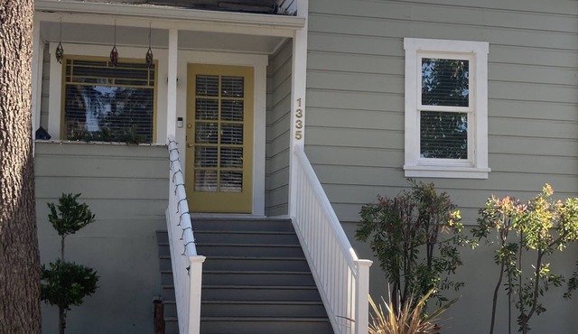 Charming 1920's cottage in St. Helena - walk to town