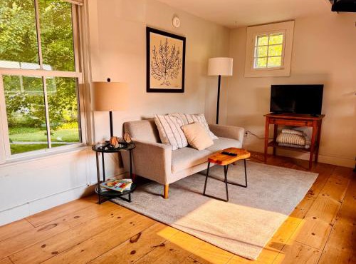 Charming 1BD Loft in Shelburne