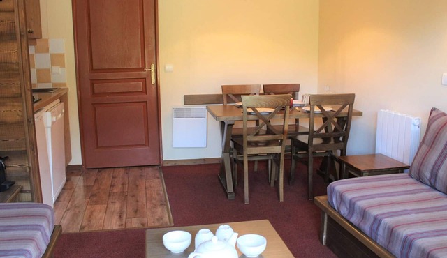 Charming 1BR Apt with Pool, Parking and Pets Allowed in Vars Les Claux