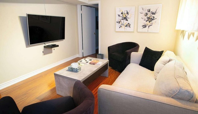 Charming 1BR Unit with Private Entrance & Parking