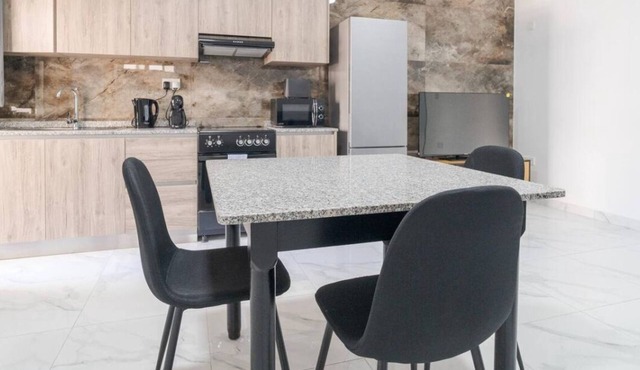 Charming 1BR with comfy bed w/WIFI & AC in Tarxien
