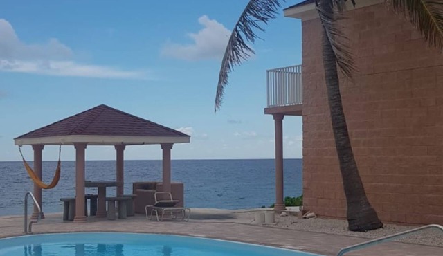 Charming 2 bd/2br w/pool in secluded community - Ocean Front!
