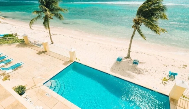Charming 2-bdrm beachfront condo in serene Bodden Town, including a renter car!