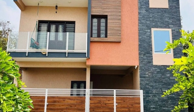 Charming 2-bedroom building in superb Somashetti Halli with AC, WiFi