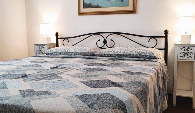 Charming 2-bedroom cottage with WiFi, AC in lovely Quartu Sant'Elena